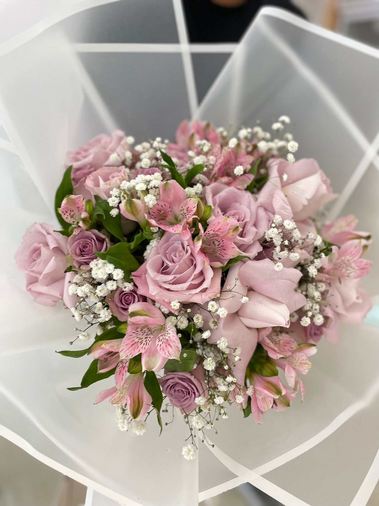 Light purple roses and baby breath